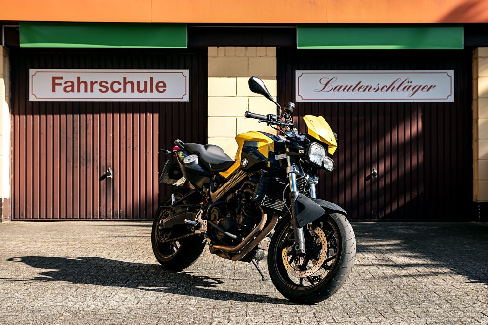 Fahrschule Lautenschläger: Gelbe BMW F800R Fahrschule Lautenschläger: Gelbe BMW F800R