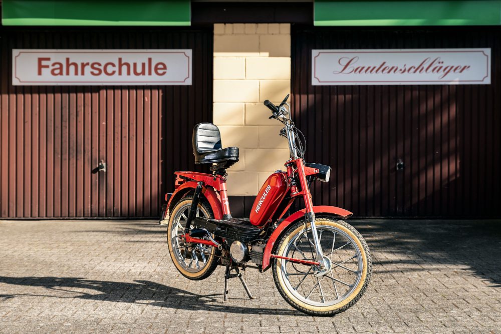 Fahrschule Lautenschläger: Rotes Hercules Mofa Fahrschule Lautenschläger: Rotes Hercules Mofa
